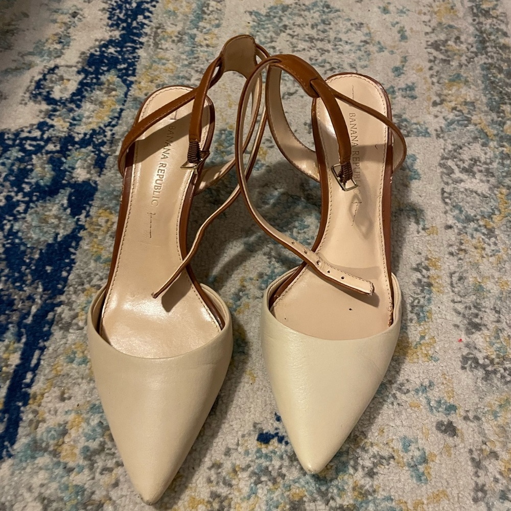 Banana republic. Size 6.5. low heel